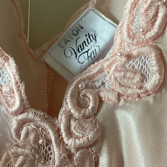 Vintage Vanity Fair Eaton nightgown small.  0425 - Picture 8 of 9